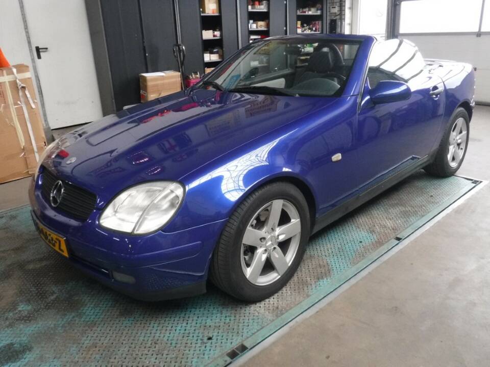 Image 2/40 de Mercedes-Benz SLK 230 Kompressor (1999)