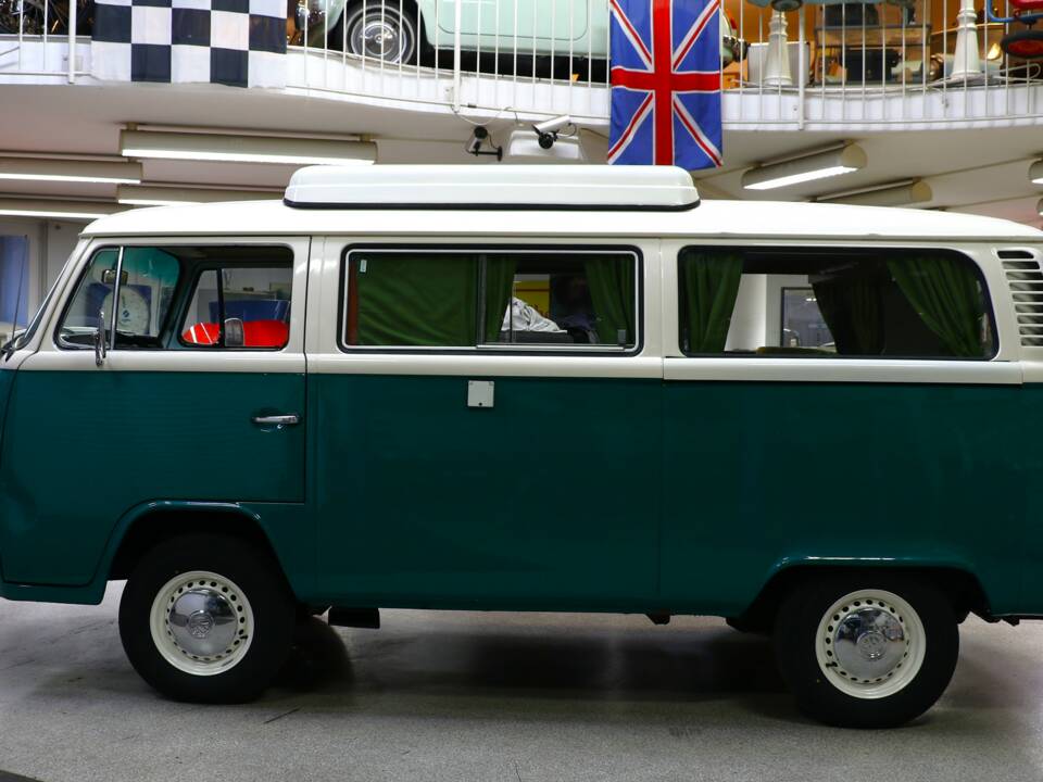 Bild 10/38 von Volkswagen T2b Camper (1974)