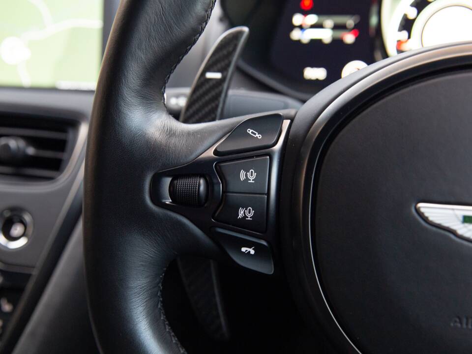 Immagine 58/84 di Aston Martin DBS 770 Ultimate Volante (2023)