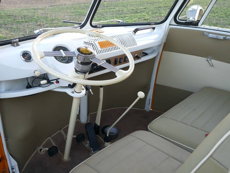 Image 18/30 of Volkswagen T1 Samba 1.2 (1961)