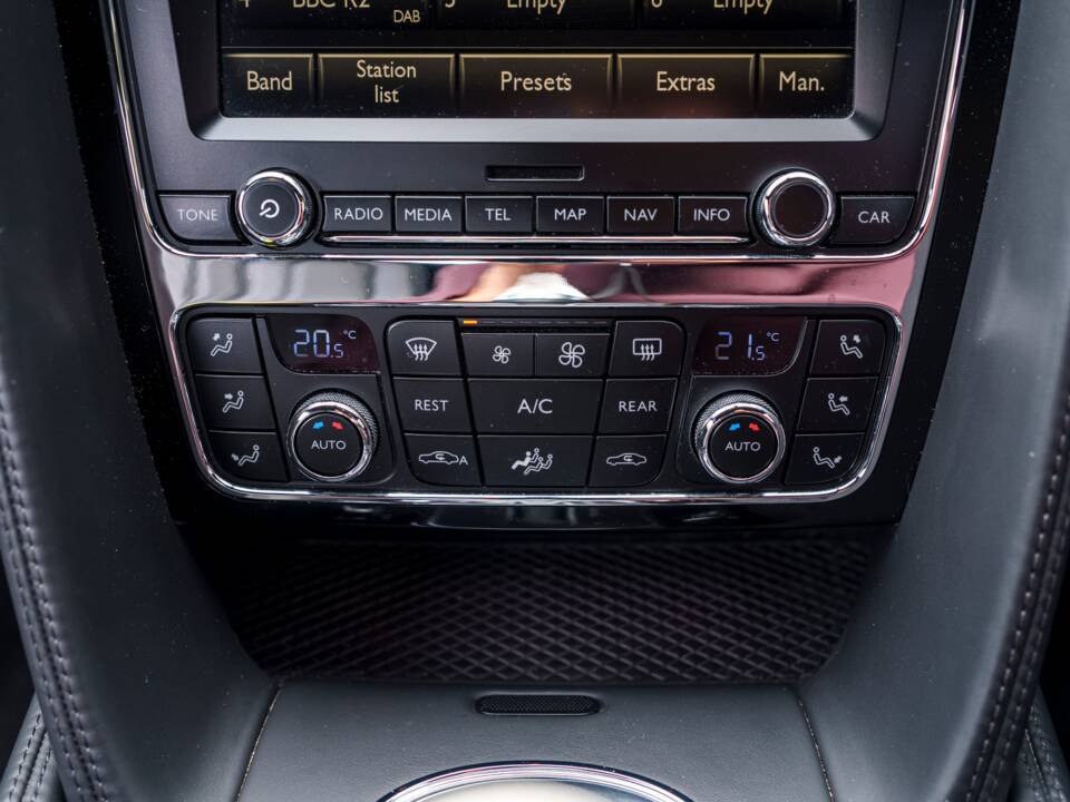 Image 17/27 of Bentley Continental GT V8 S (2014)