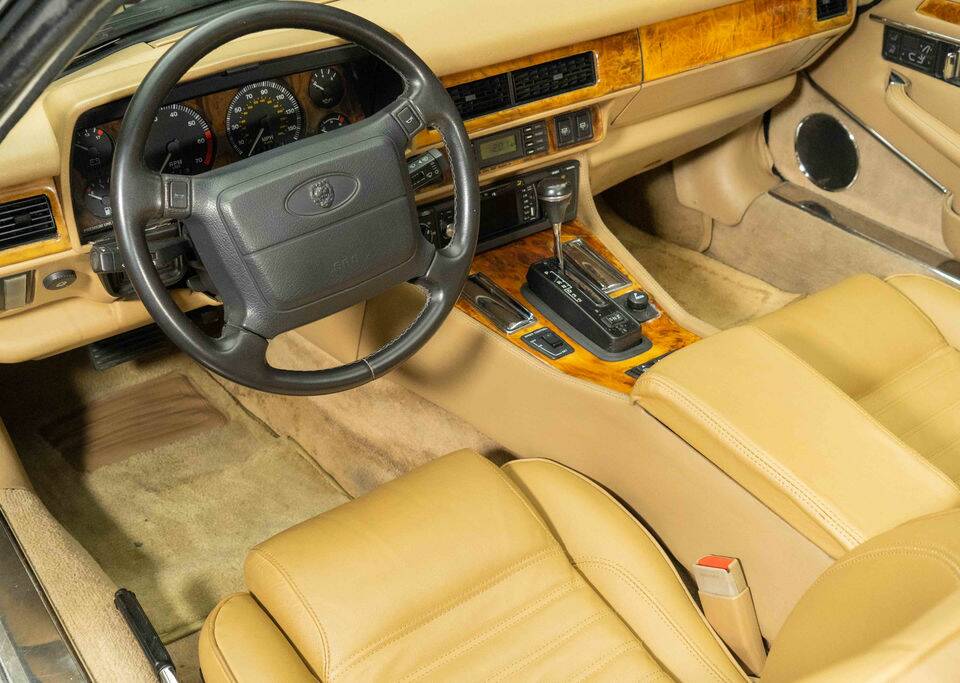 Image 2/8 of Jaguar XJS 4.0 (1994)