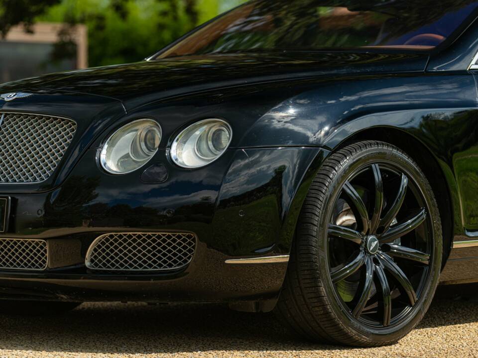 Image 24/50 of Bentley Continental GT (2004)