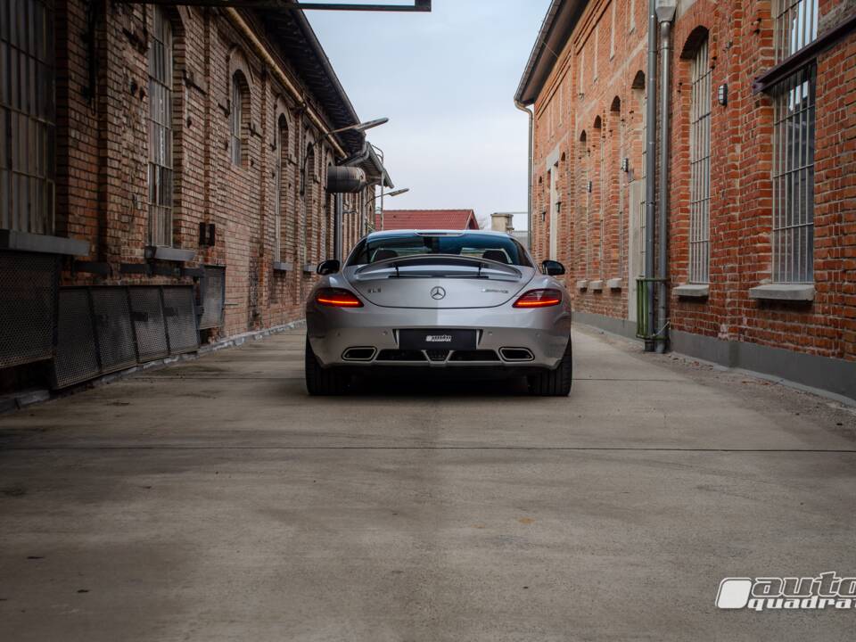 Afbeelding 8/18 van Mercedes-Benz SLS AMG (2011)