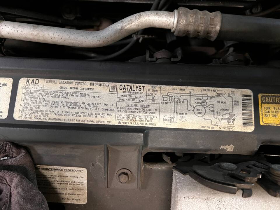 Image 22/23 of Cadillac Convertible de Ville (1986)