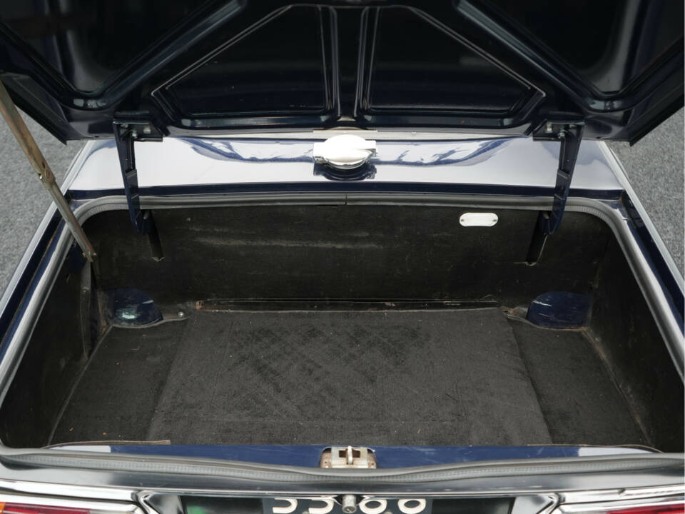 Image 21/33 of Triumph TR 6 (1969)
