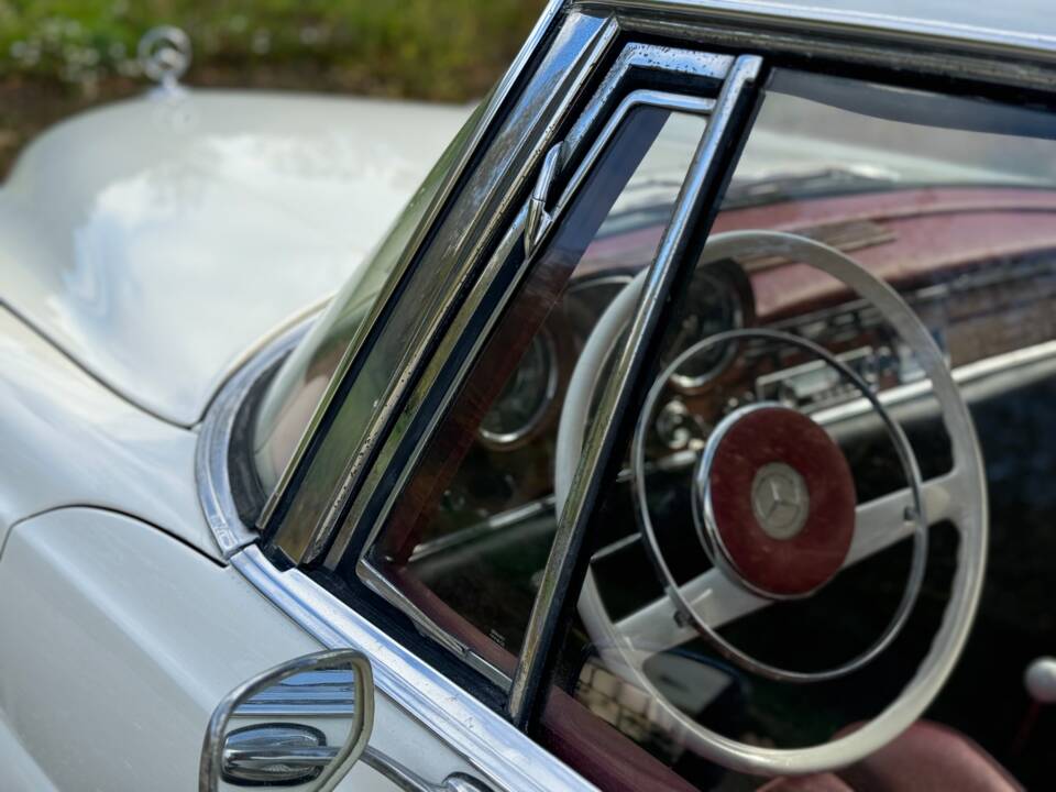 Image 92/132 of Mercedes-Benz 220 SE b (1963)