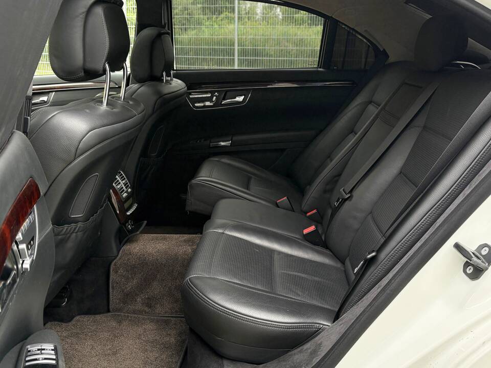 Bild 12/29 von Mercedes-Benz S 63 AMG (2007)