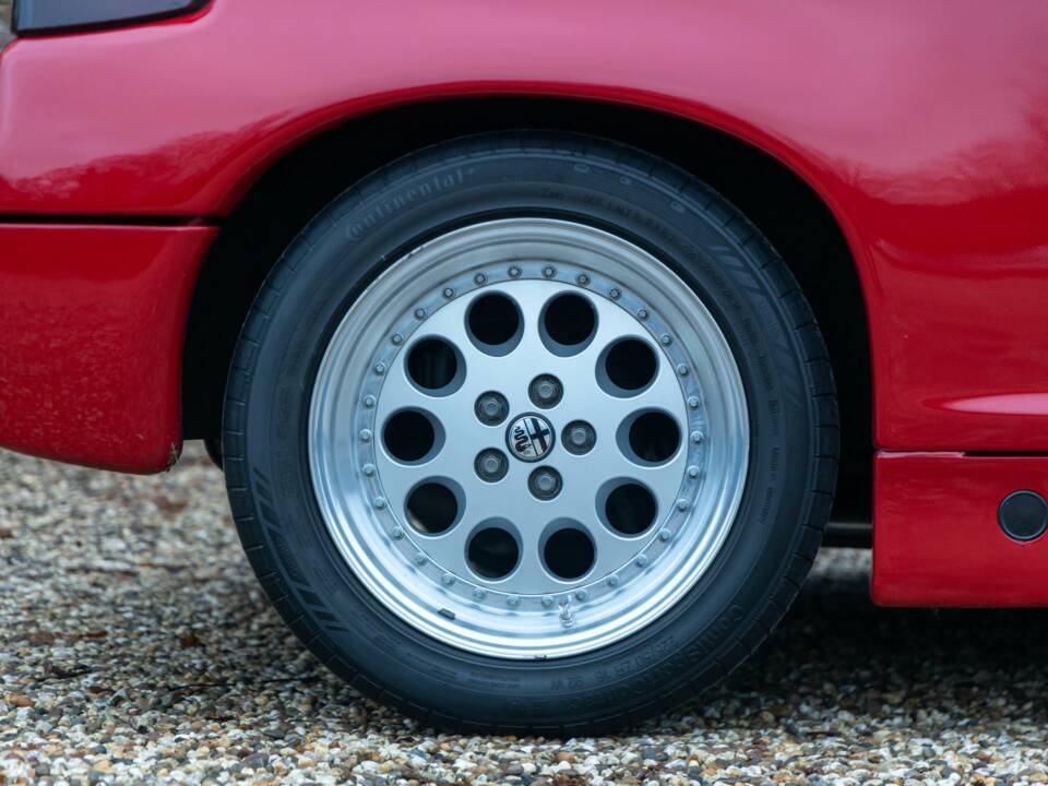 Image 44/50 of Alfa Romeo SZ (1991)
