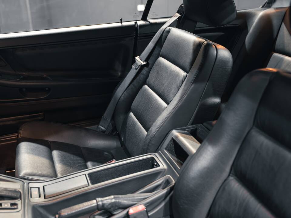 Image 29/33 of BMW 850i (1991)