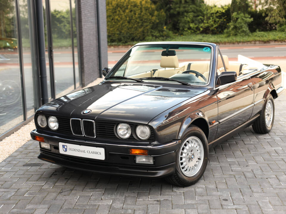 Bild 4/81 von BMW 325i (1987)