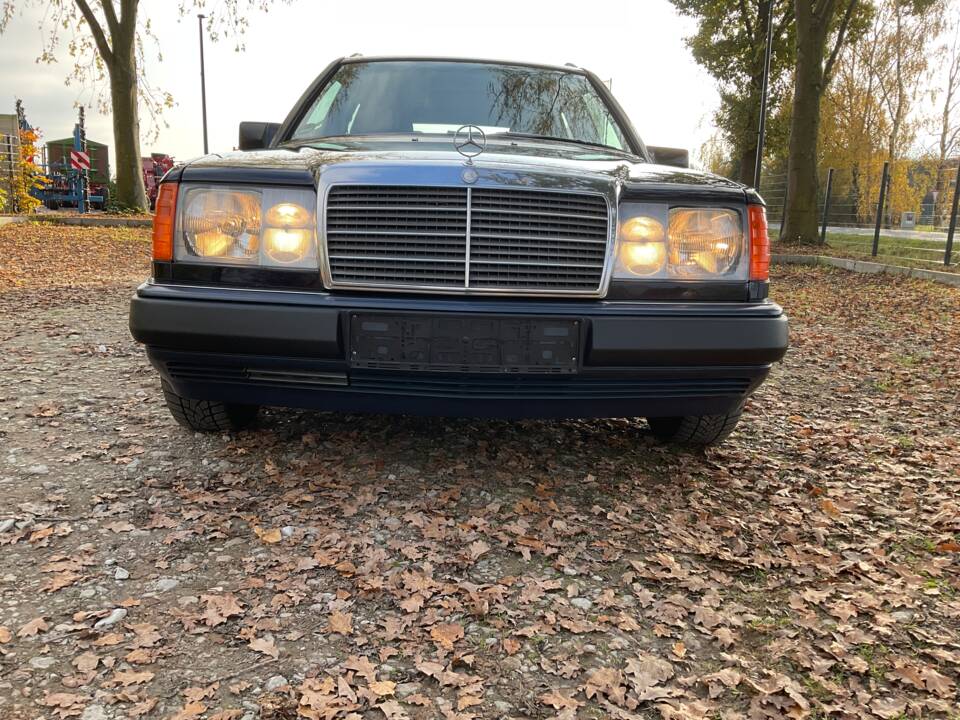 Image 13/149 of Mercedes-Benz 320 TE (1993)