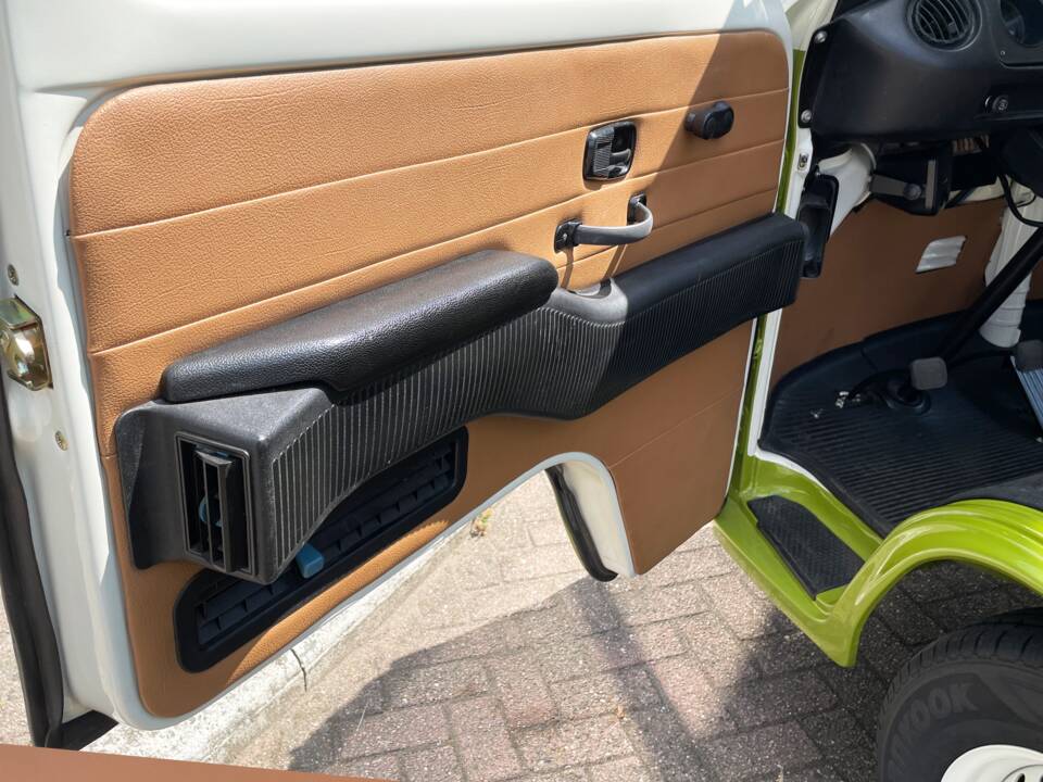 Image 35/73 of Volkswagen T2b Kombi (1978)