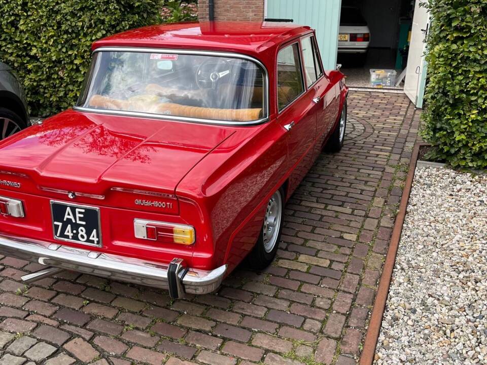 Image 6/30 de Alfa Romeo Giulia 1300 TI (1971)