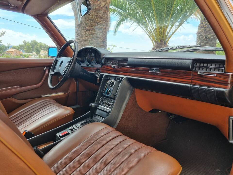 Image 2/8 de Mercedes-Benz 350 SE (1976)