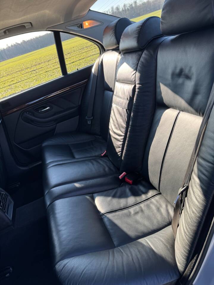 Bild 56/75 von BMW 540i (2001)