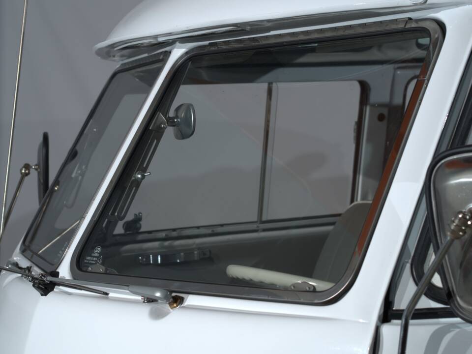 Bild 12/49 von Volkswagen T1 Brasil 1.6 (1970)