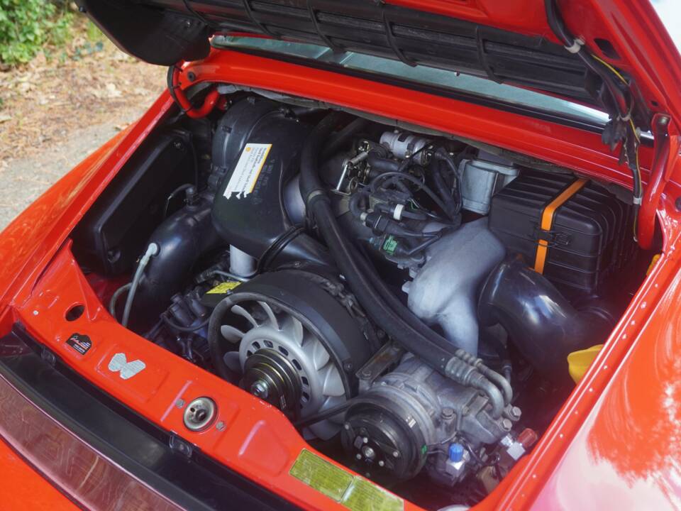 Image 16/17 de Porsche 911 Carrera 4 (1990)