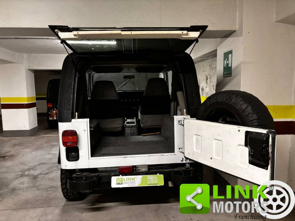 Image 8/10 of Jeep Wrangler 2.5L (1992)