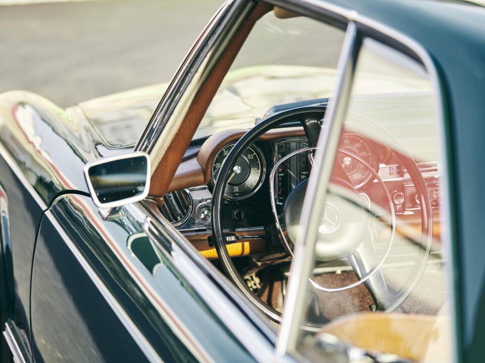 Image 42/53 of Mercedes-Benz 280 SL (1968)