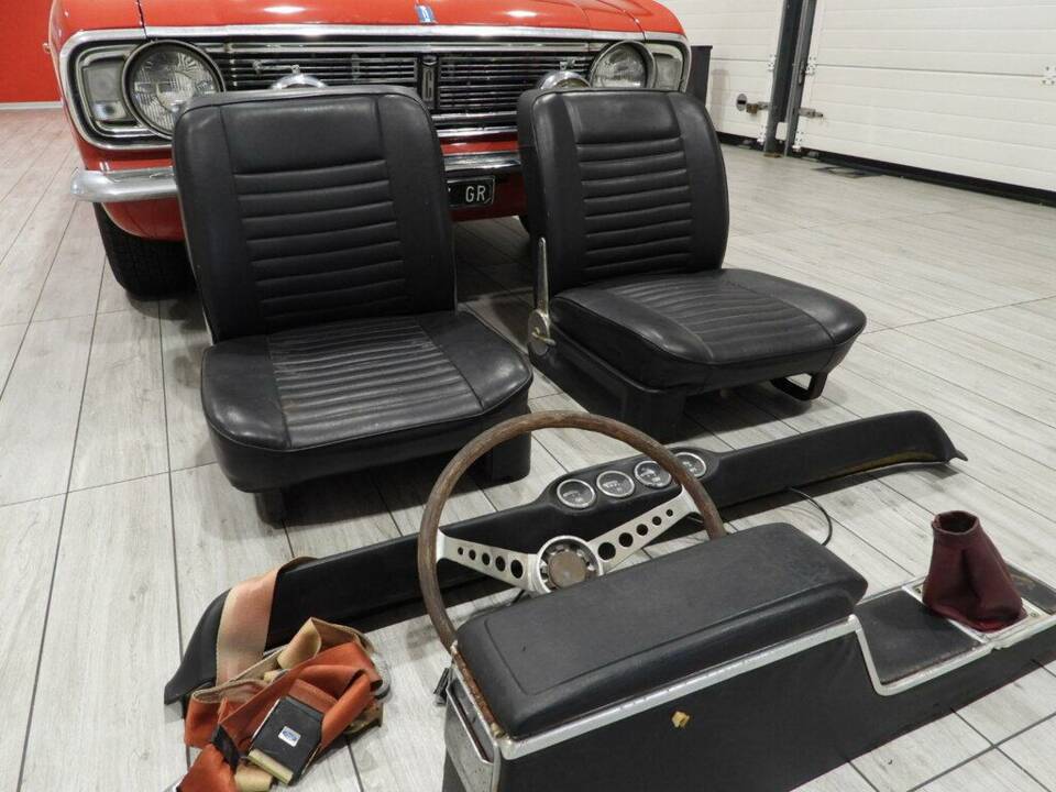 Image 11/15 of Ford Cortina GT (1967)