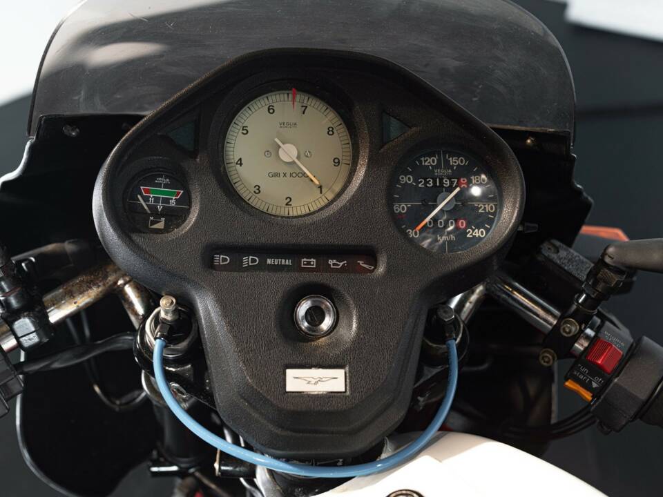 Image 26/36 of Moto Guzzi V 65 Lario (1990)