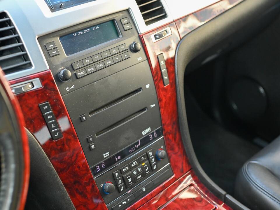 Immagine 16/16 di Cadillac Escalade (2012)