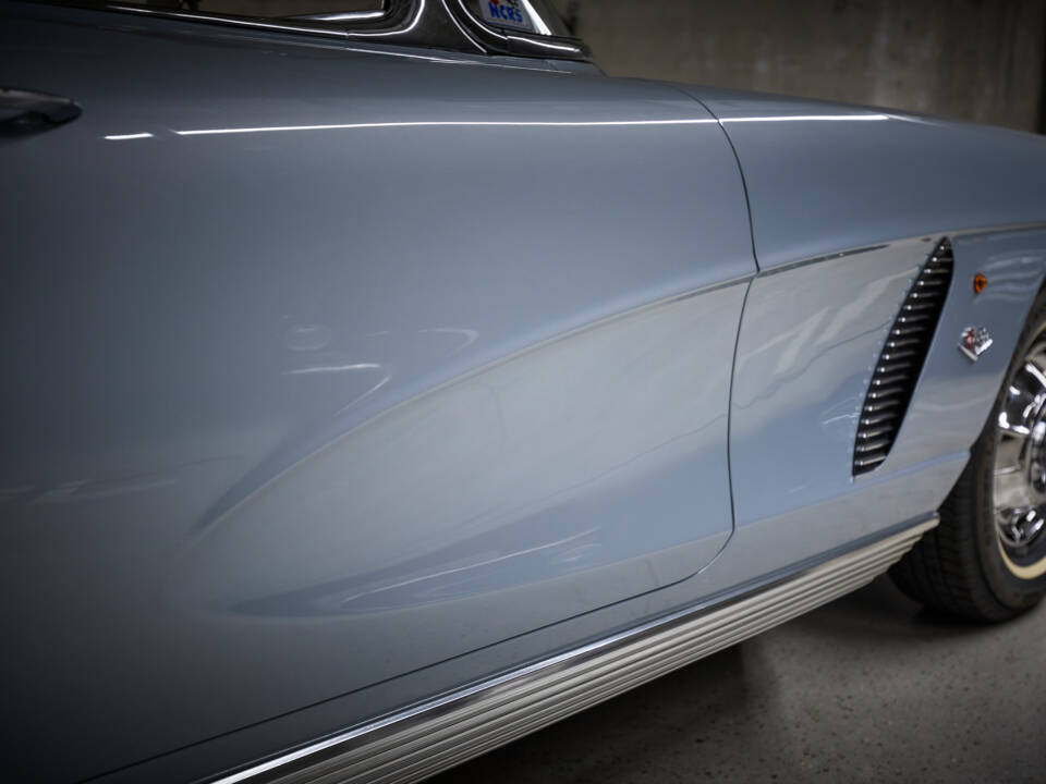 Image 43/78 of Chevrolet Corvette (1962)