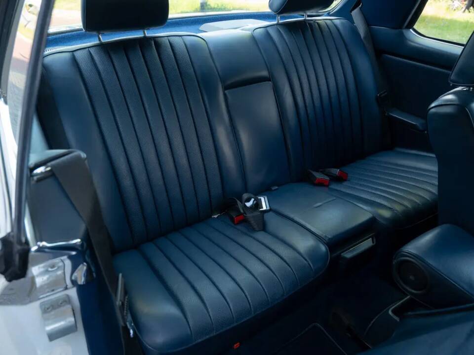 Image 8/62 of Mercedes-Benz 280 CE (1982)