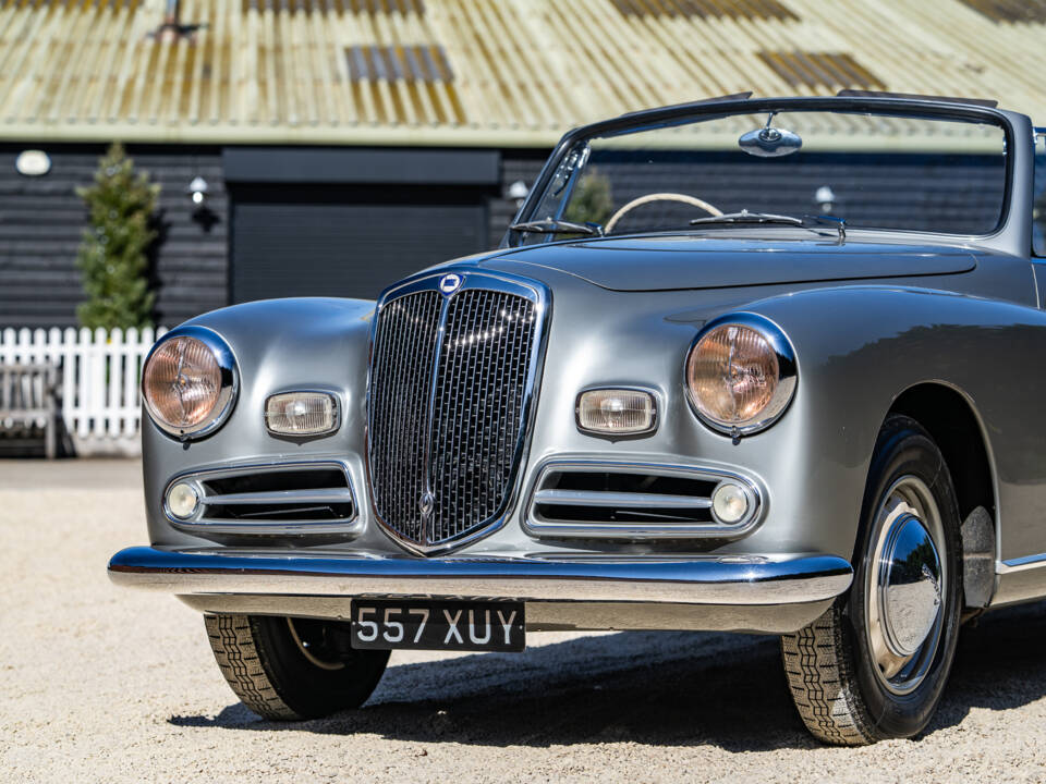 Image 11/37 of Lancia Aurelia B50 (1951)