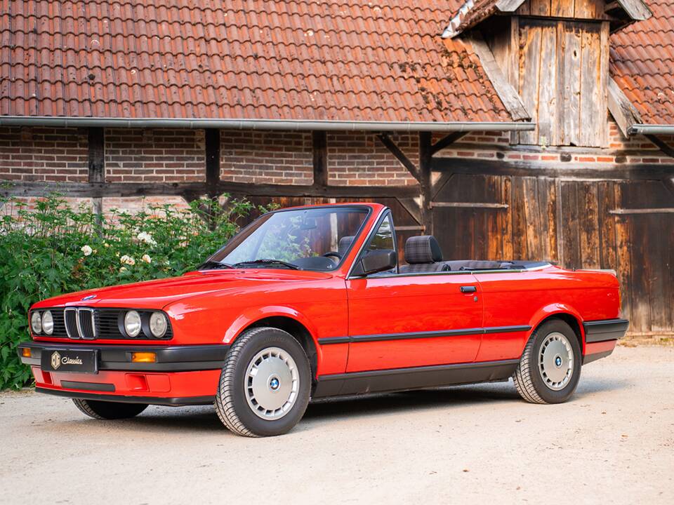 Immagine 4/33 di BMW 318i (1991)