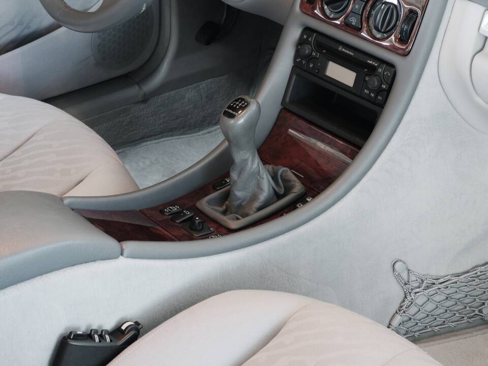 Bild 32/50 von Mercedes-Benz CLK 230 Kompressor (1999)
