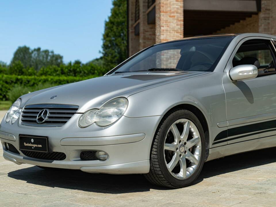 Image 9/50 of Mercedes-Benz C 320 Sportcoupé (2003)