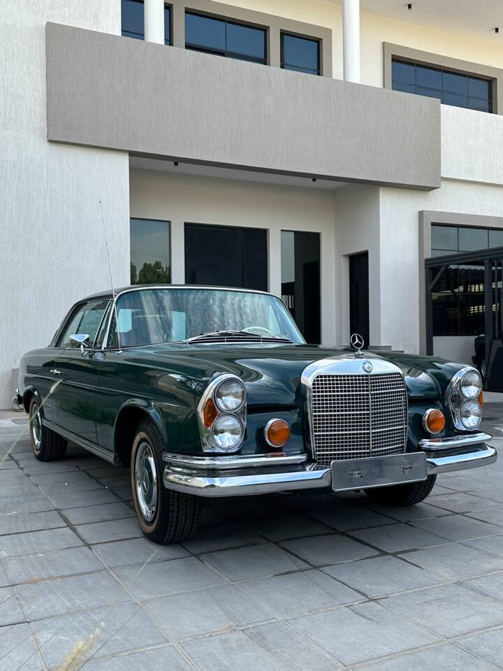 Image 2/15 de Mercedes-Benz 280 SE (1968)