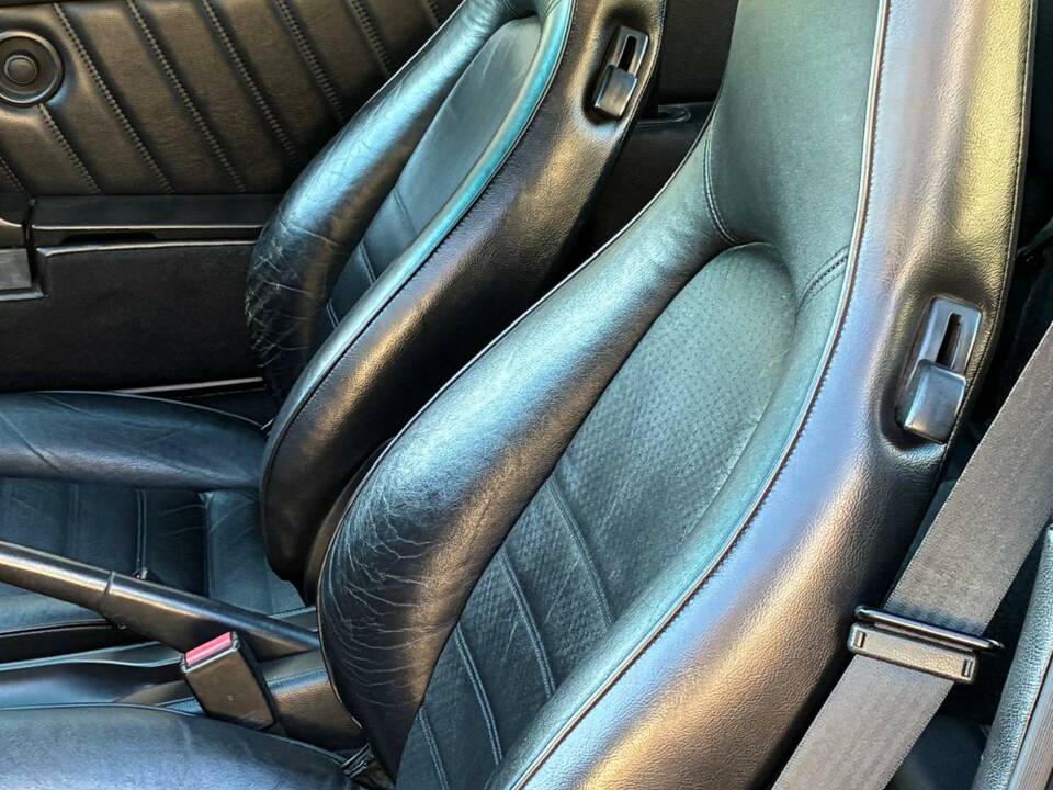 Image 29/36 de Porsche 911 Carrera 4 (1989)