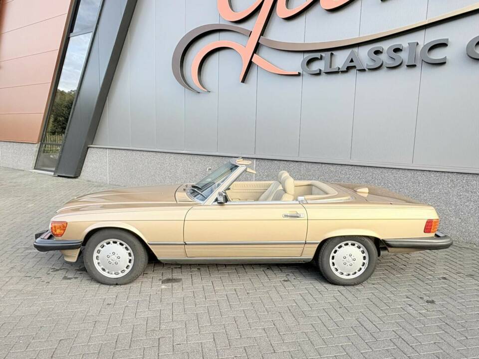 Image 2/50 of Mercedes-Benz 560 SL (1987)