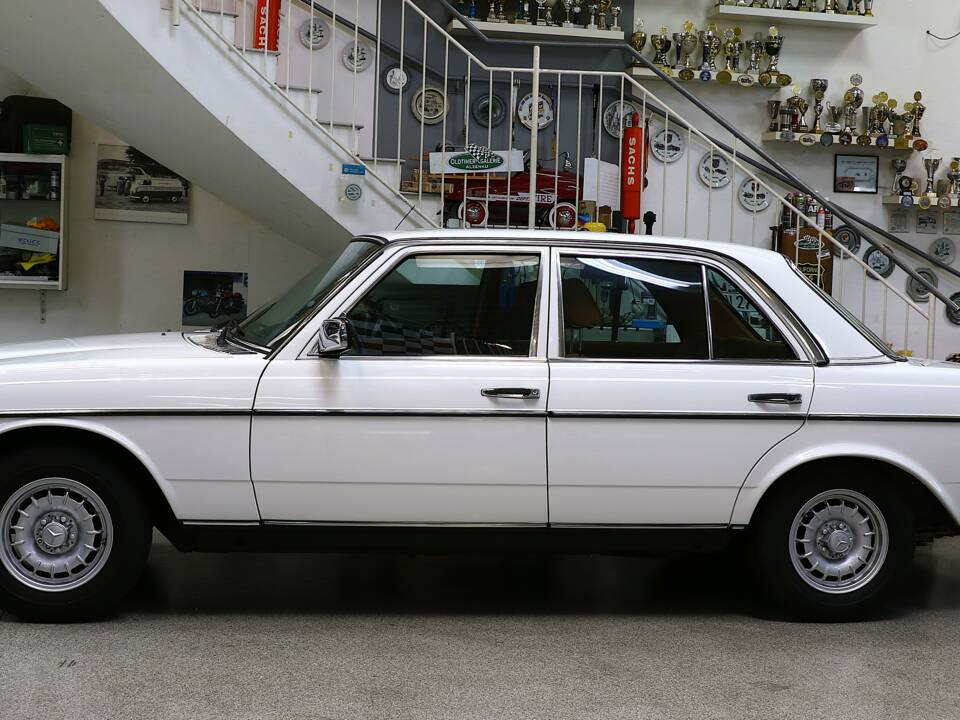 Bild 7/25 von Mercedes-Benz 280 E (1977)