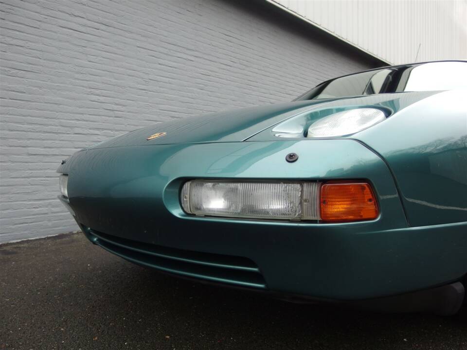 Bild 10/99 von Porsche 928 GTS (1992)