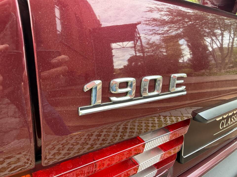 Image 10/40 of Mercedes-Benz 190 E (1982)