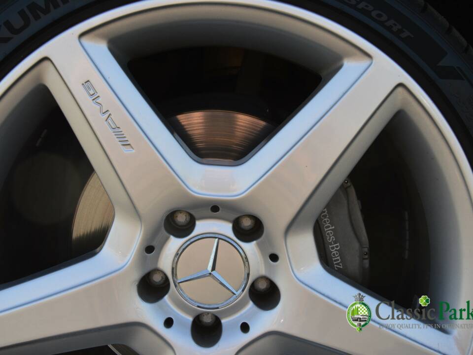 Image 50/50 of Mercedes-Benz E 500 T (2004)