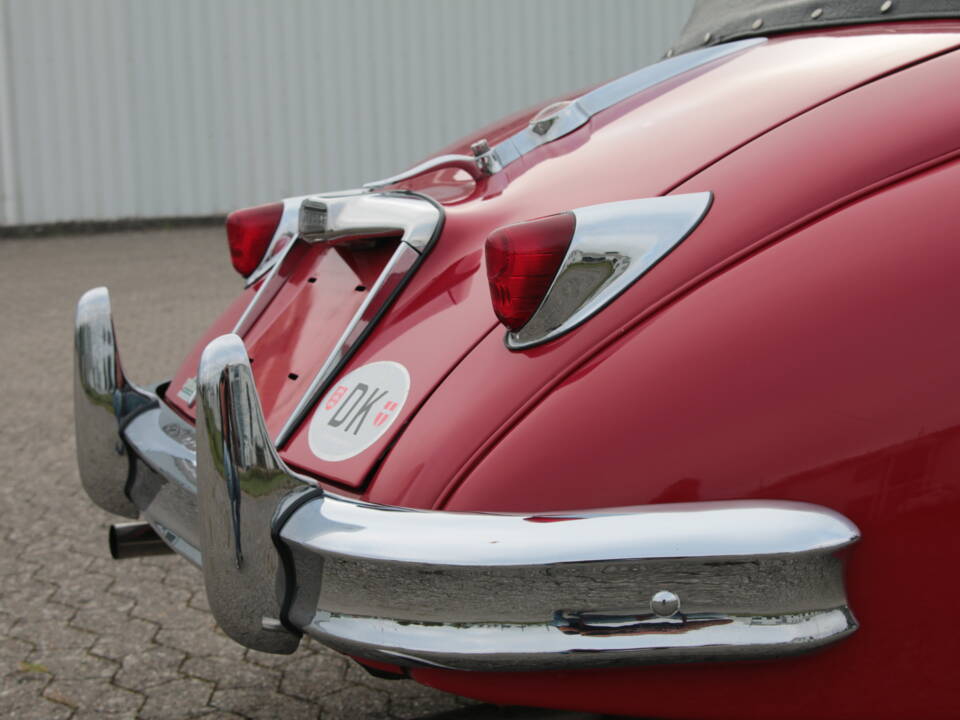 Immagine 35/84 di Jaguar XK 150 SE DHC (1958)