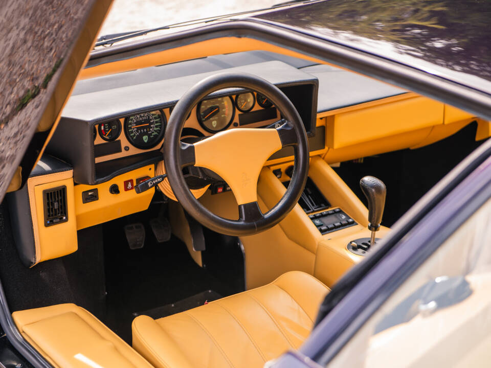 Immagine 25/39 di Lamborghini Countach 25th Anniversary (1990)