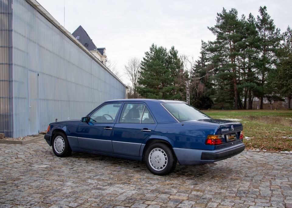 Bild 5/25 von Mercedes-Benz 300 E-24 (1991)