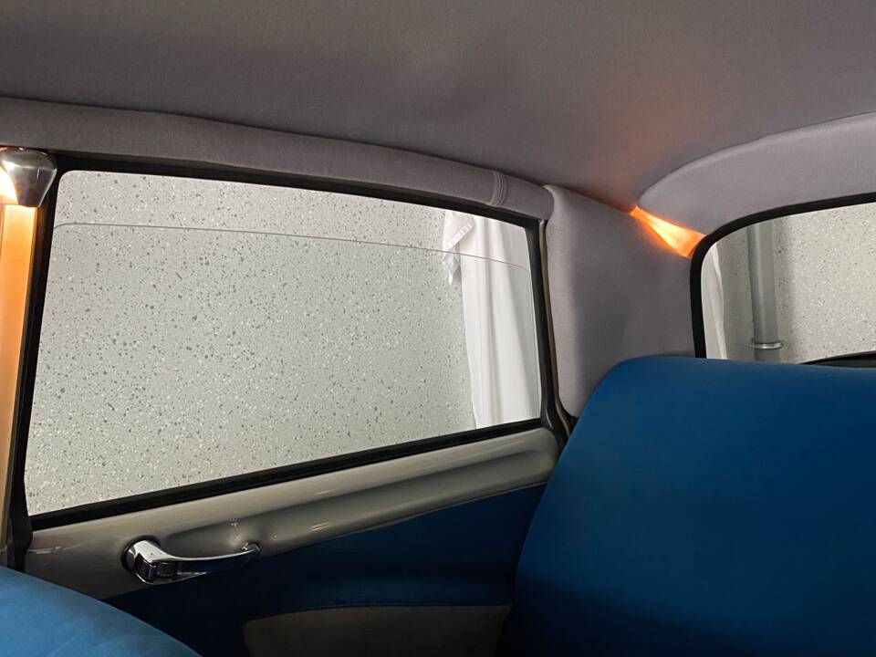 Image 18/30 of Citroën DS 19 (1959)