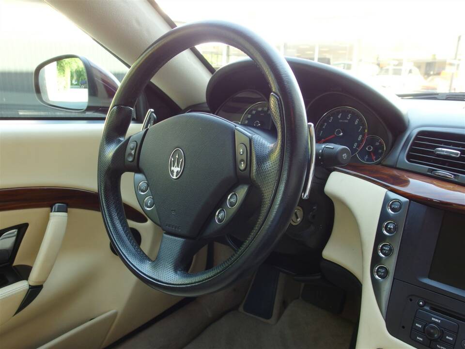 Image 52/98 of Maserati GranTurismo 4.2 (2008)