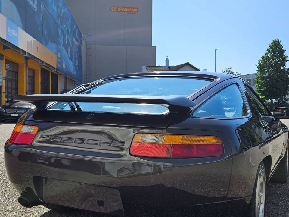 Image 7/28 of Porsche 928 S4 (1987)