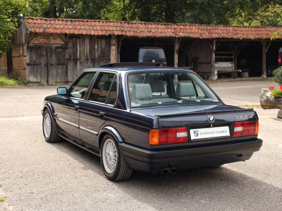 Image 3/82 of BMW 325ix (1989)