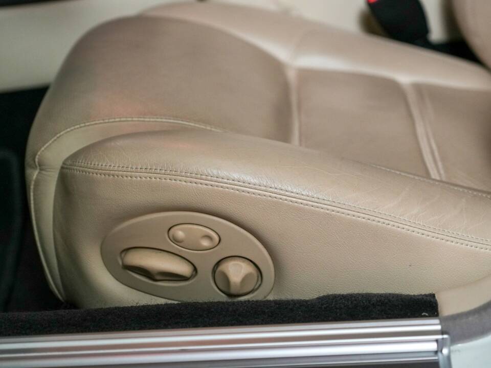 Image 16/50 of Jaguar XJR 4.0 (1995)