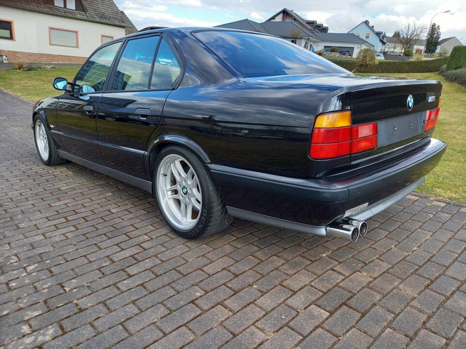 Image 4/18 of BMW M5 (1994)