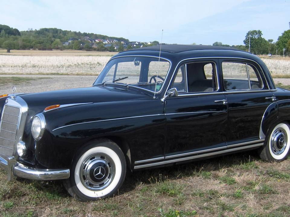 Image 2/23 de Mercedes-Benz 220 S (1956)